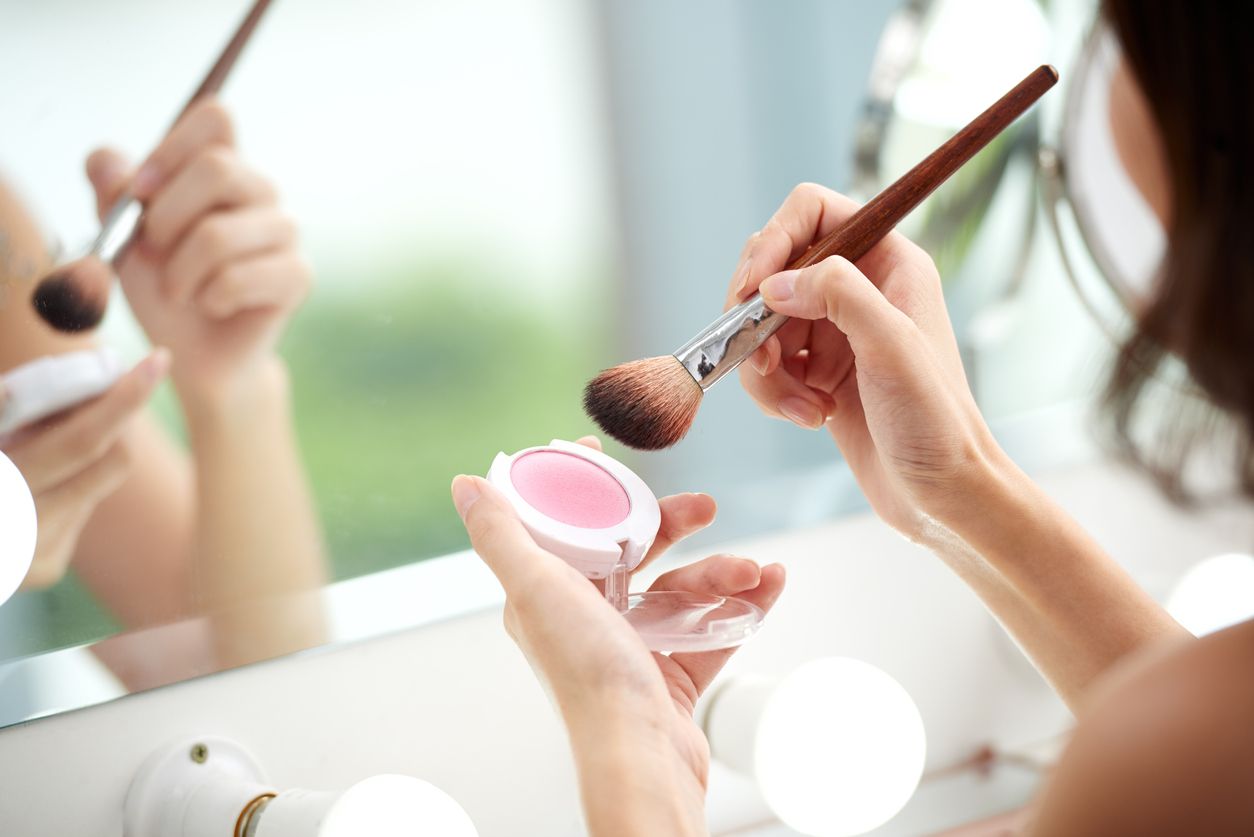 Viral di TikTok, berikut ini rekomendasi blush on yang cocok untuk kulit sawo matang dengan harga  di bawah Rp70 ribu. Cek selengkapnya!