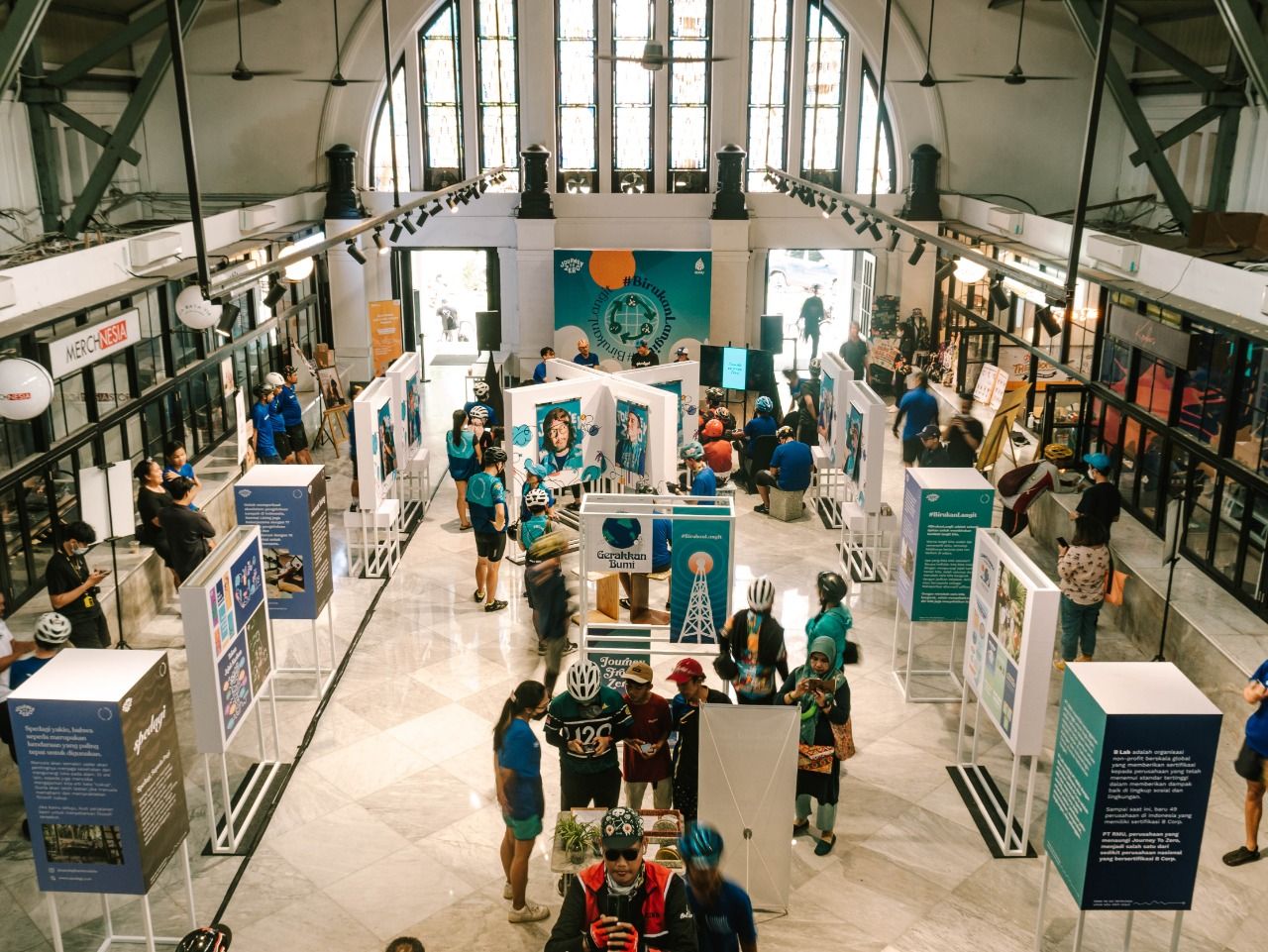 Puncak ekspedisi sepeda Journey to Zero (JTZ), mengundang warga Jogja bersama wujudkan misi lestarikan lingkungan melalui #BirukanLangit Exhibition.