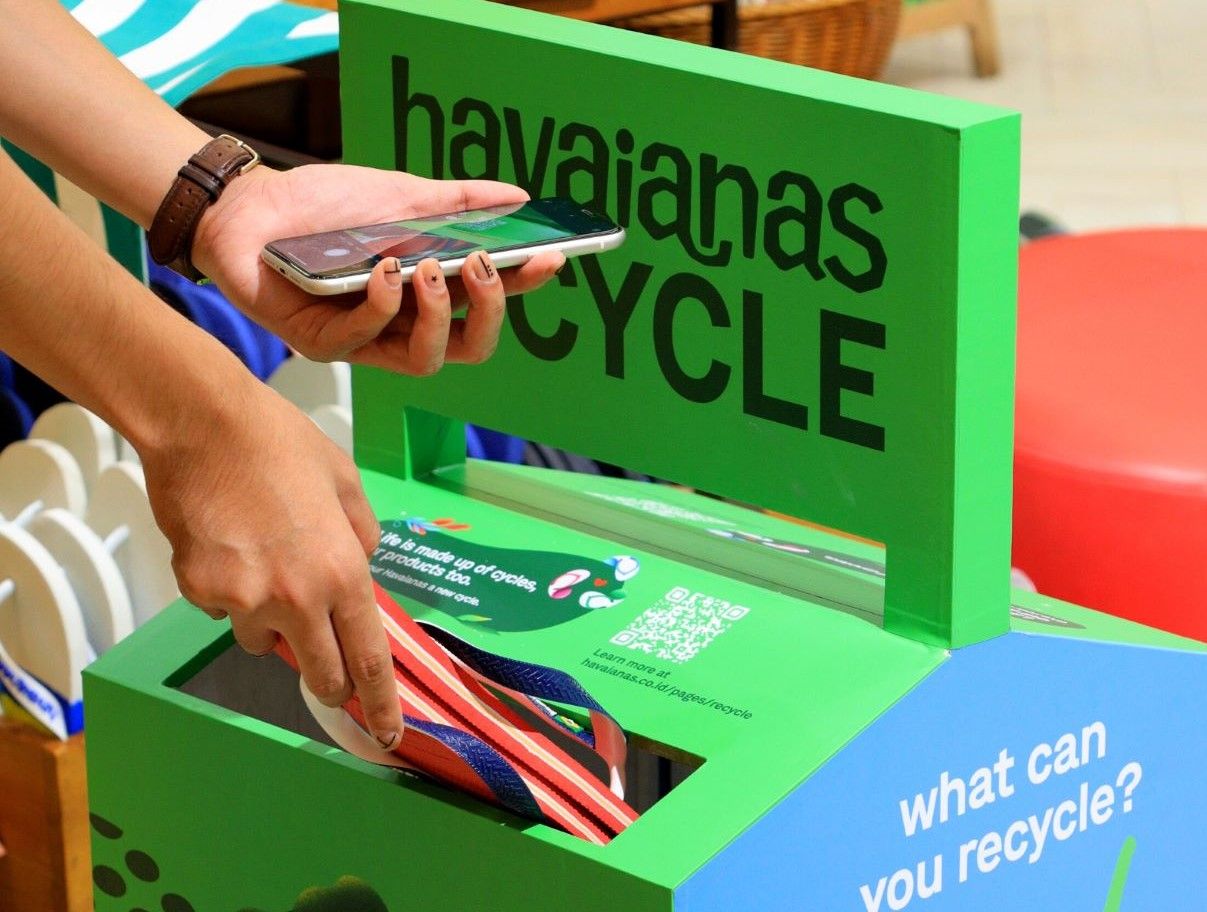 Bersama Angga Yunanda dan Syifa Hadju, Havaianas Indonesia kampanyekan program daur ulang sandal di gerainya. Cek selengkapnya!