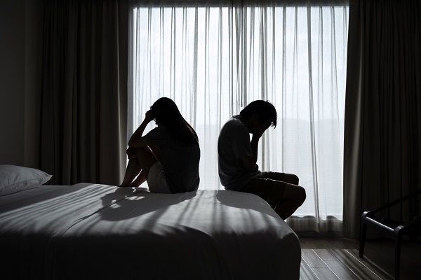 Konflik menjadi hal yang umum terjadi dalam hubungan suami istri. Lantas, bagaimana cara mengatasinya?
