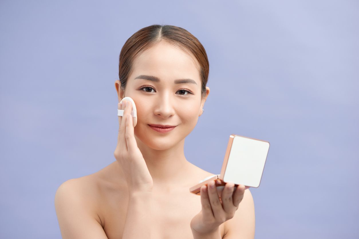 Mulai dari rekomendasi cushion untuk kulit berminyak hingga gaya artis di Oscr 2023. Ini berita terpopuler fashion dan beauty. 