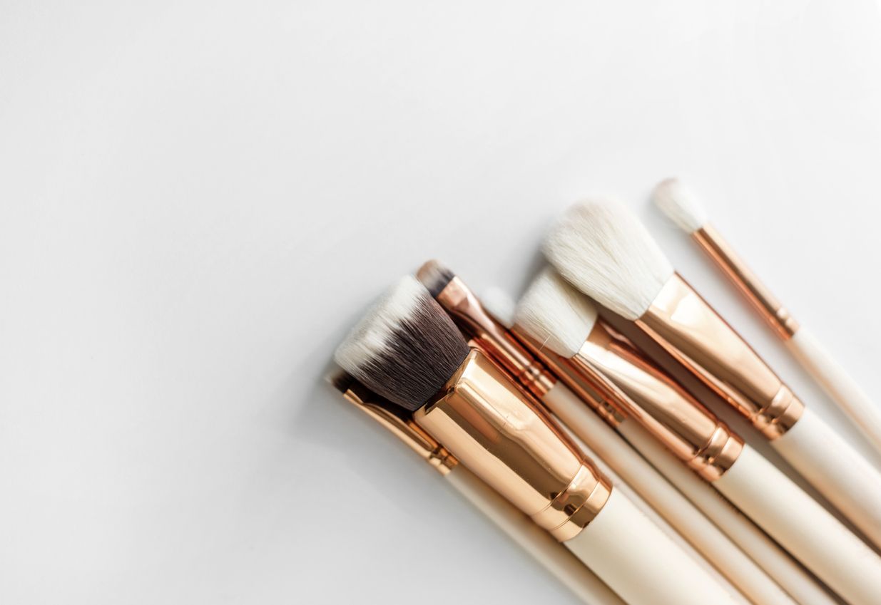 Makeup brush yang bagus akan membuat produk terpulas dengan baik atau membuat riasan terlihat lebih natural. Ini rekomendasinya.