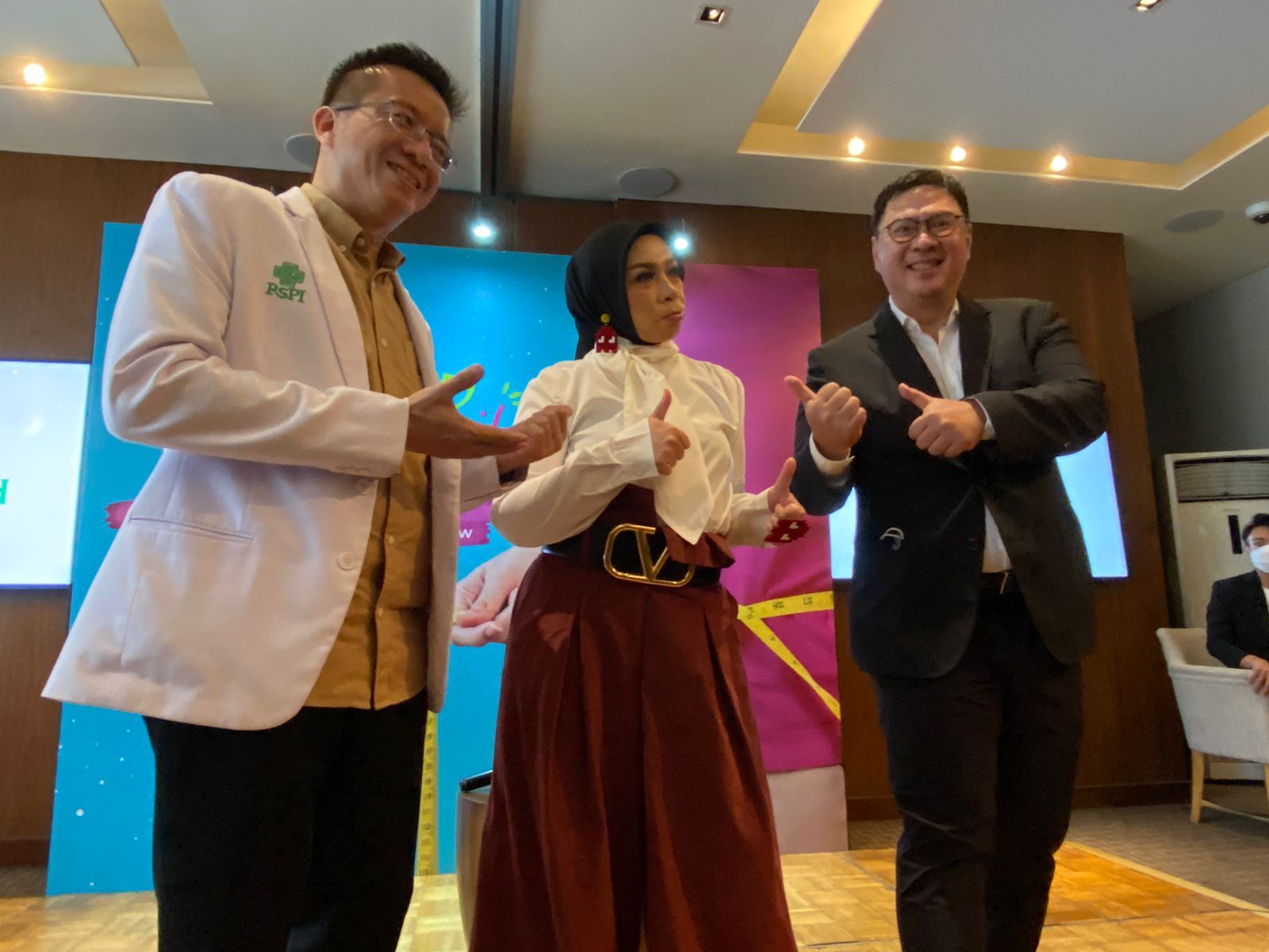 Beberapa bulan lalu, seleb Indonesia Melly Goeslaw melakukan operasi bariatrik. Ini perubahan yang ia rasakan usai dioperasi!