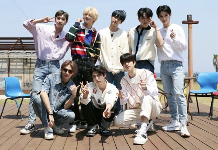 Stray Kids akan menggelar konser di Jakarta pada 12 dan 13 November. Agar aman, berikut aturan nonton konser Stray Kids.