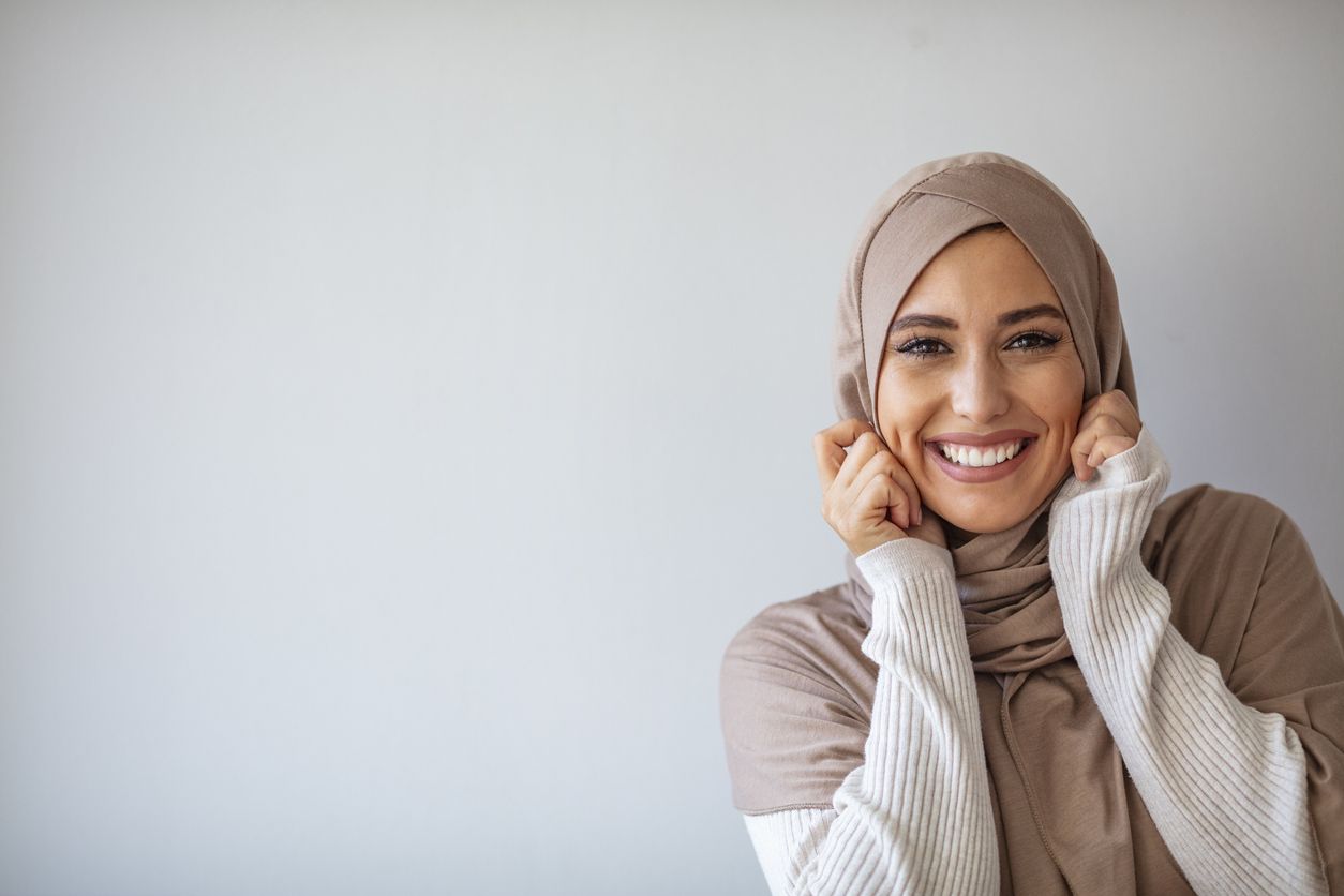 Perempuan berhijab lebih rentan mengalami masalah rambut. Ini cara merawat rambut bagi hijaber agar tidak mudah rontok.