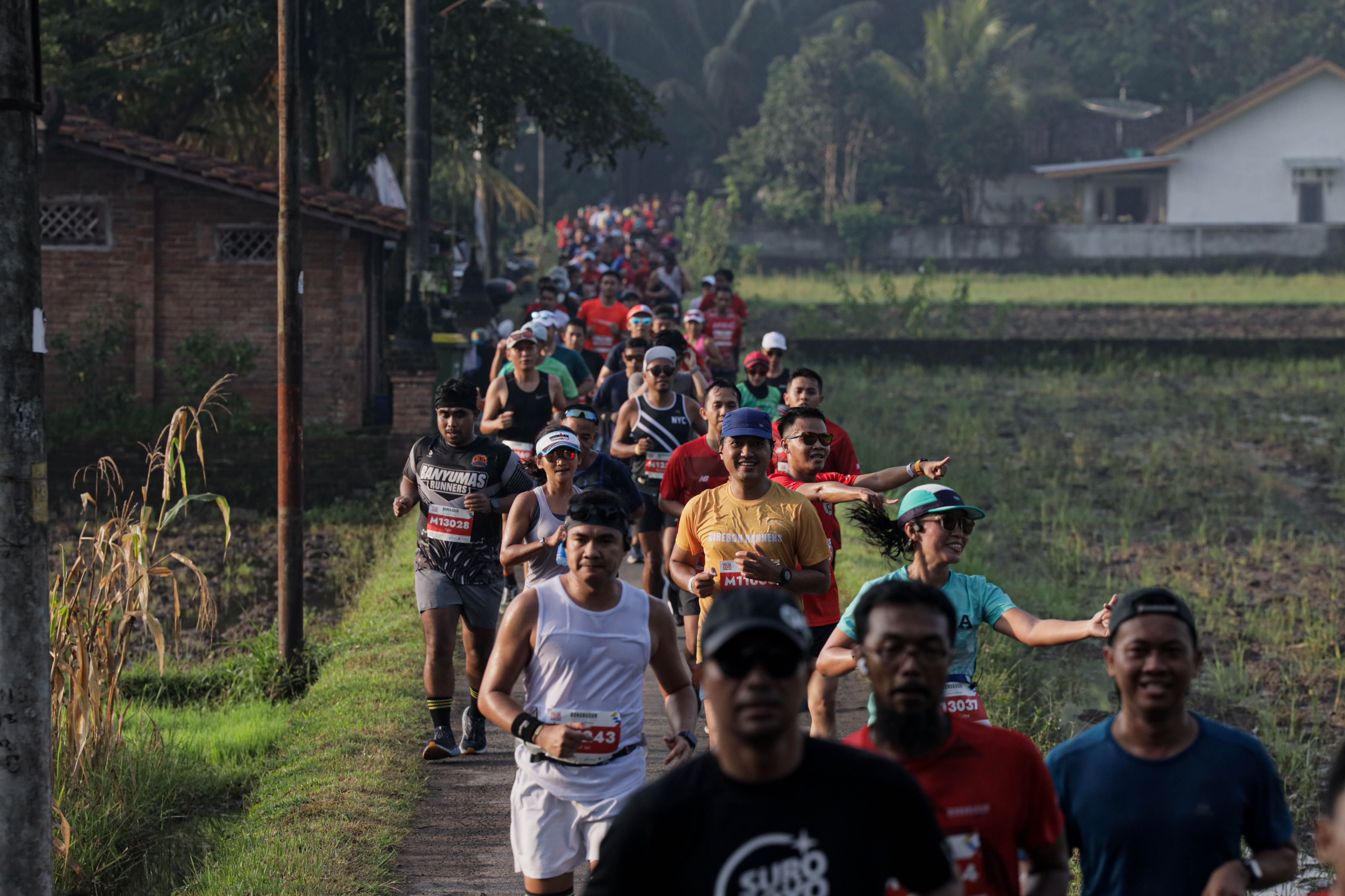 Borobudur Marathon 2022 kembali dihelat yang diikuti oleh ribuan pelari. Kompetisi lari pun menjadi wisata olahraga berbudaya yang menarik.