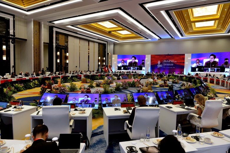 Sejumlah menteri kesehatan dan delegasi mengikuti hari kedua kegiatan G20 the 2nd Health Ministers Meeting (HMM) di Jimbaran, Badung, Bali, Jumat (28/10/2022). 