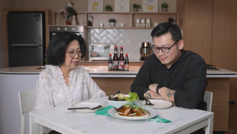 Master Vs Legend Cooking Battle antara Chef William Gozali dan Sisca Soewitomo tunjukkan skill dengan cara masak berbeda.