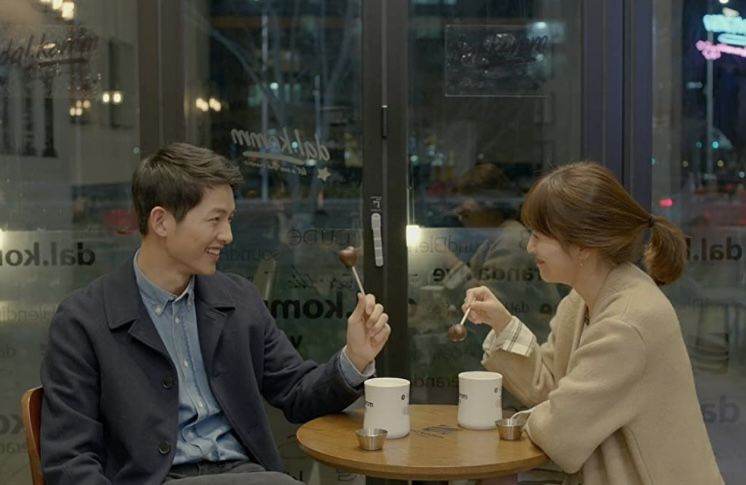 Dibintangi oleh Song Hye Kyo, berikut ini sinopsis seris Descendants of The Sun yang tayang sejak 2016 lalu.
