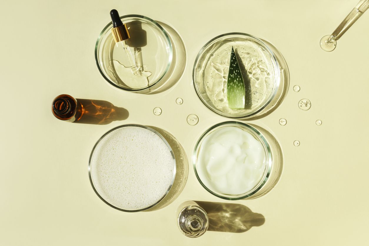 PHA atau Poly Hydroxy Acids menjadi bahan aktif dalam skincare yang diklaim lebih aman untuk kulit sensitif. Lantas, apa bedanya dengan AHA dan BHA?