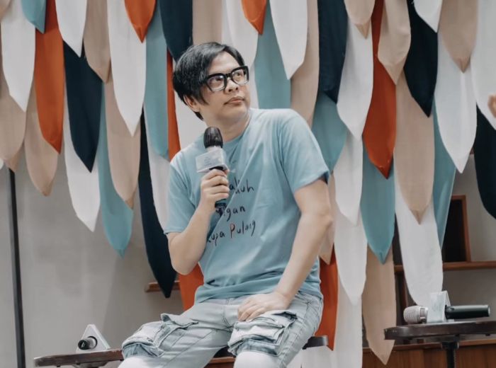 Penyanyi Armand Maulana dipercaya bawakan salah satu OST film Jalan yang Jauh Jangan Lupa Pulang.
Berikut lengkapnya.