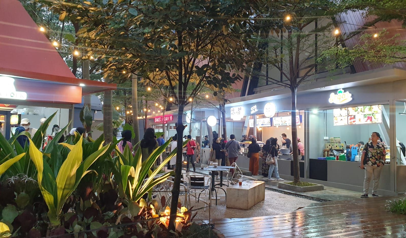 Ada rekomendasi tempat nongkrong baru di Kemang, Jakarta Selatan, yang cocok untuk hangout bareng teman dan keluarga. Namanya Pasren Asthana.