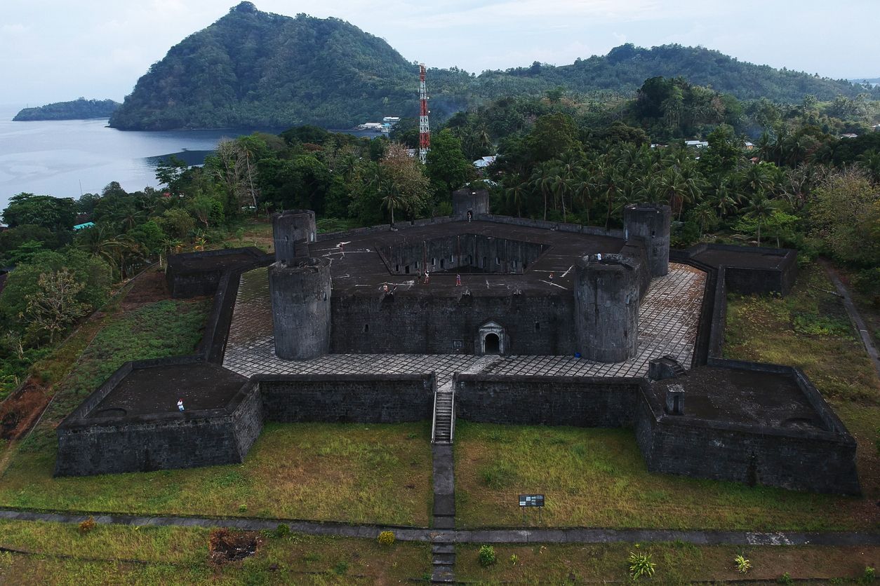 Berikut ini berbagai destinasi di Banda Neira yang cocok sebagai ititnerary liburan sehari, pastikan kunjungi wisata bersejarah hingga makan patita