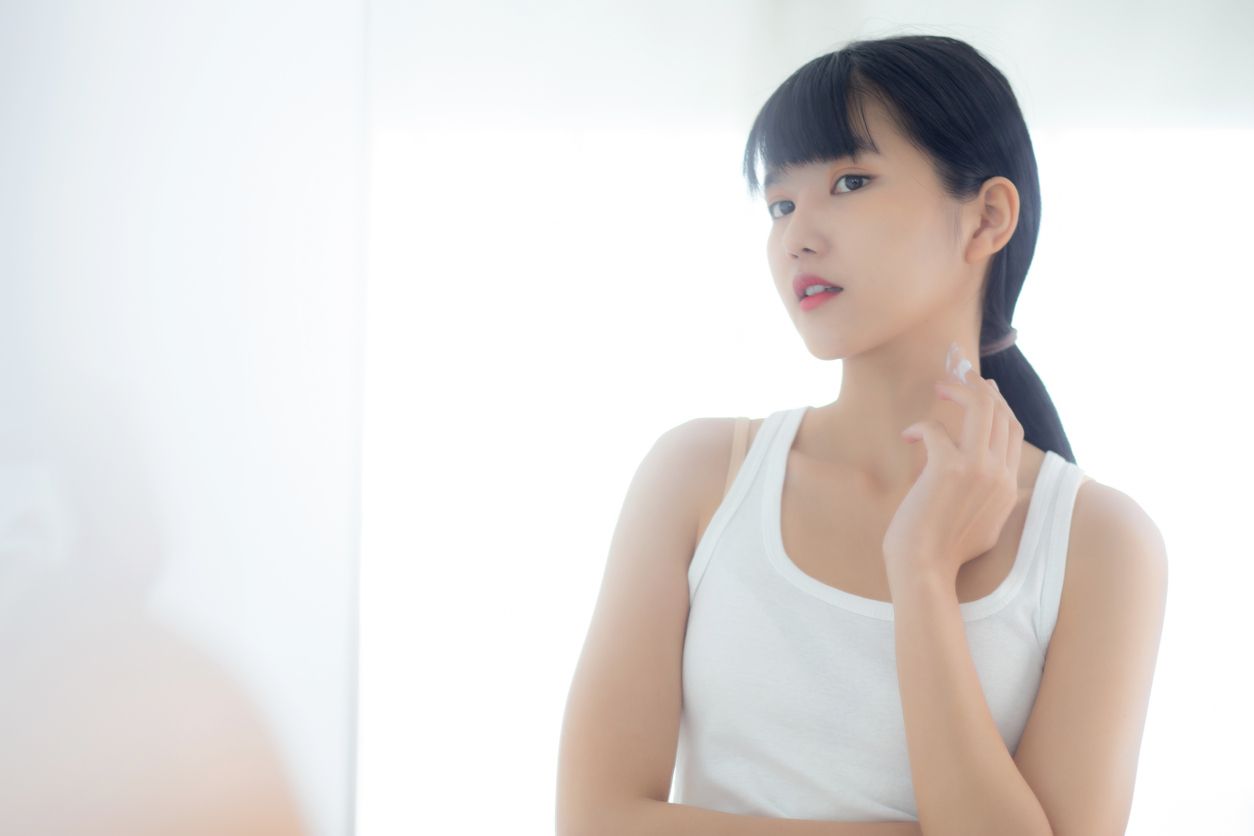 Simak deretan produk dan bahan perawatan untuk leher demi mencegah tanda penuaan yang kerap muncul meski masih di usia muda.