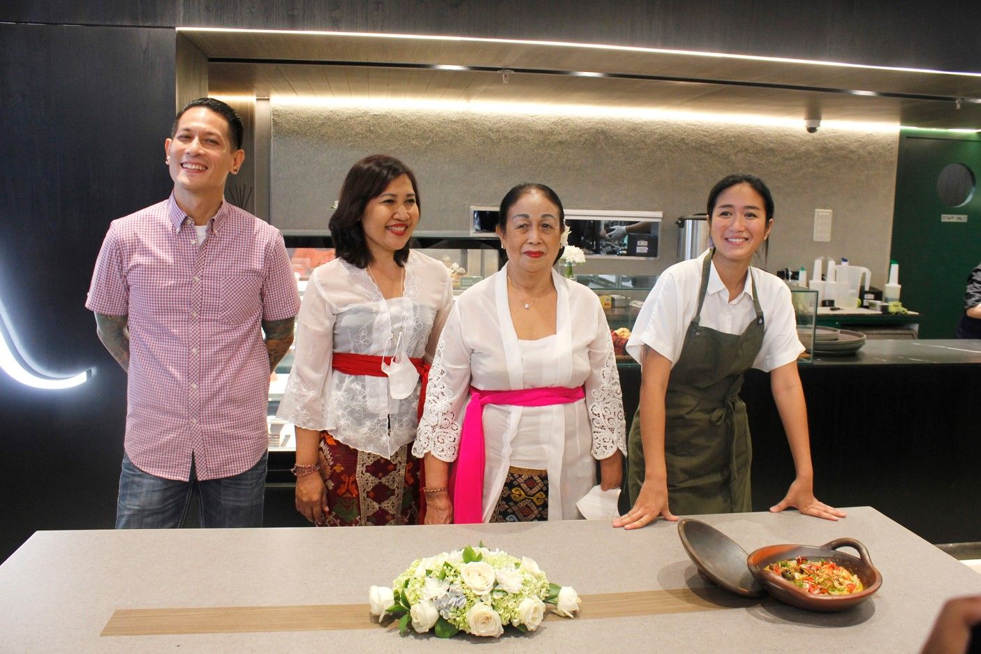 Chef Renatta dan Juna mempersembahkan sajian khas selera Nusantara dengan restoran Antarasa yang buka di Puri Indah Mall.