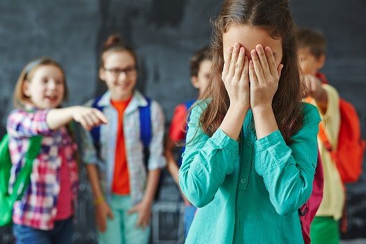Mendapati anak menjadi pelaku bullying atau perundungan tentu membuatmu marah dan kesal.
Namun, lakukan hal ini jika anak menjadi pelaku bullying.