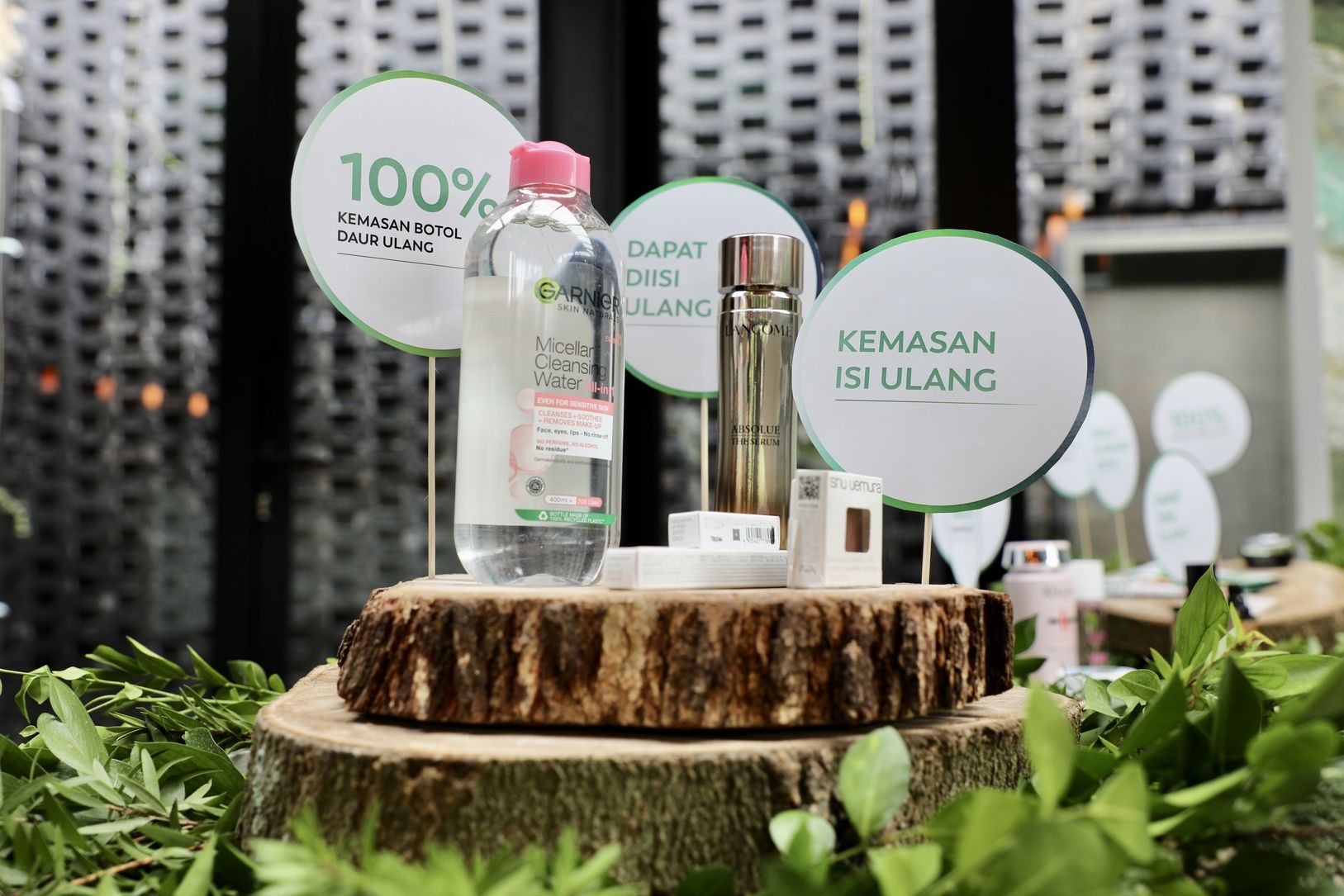 Dalam upaya mendukung pemerintah, L'Oréal Indonesia tunjukkan komitmen L'Oréal For The Future untuk mengurangi dan menangani sampah plastik.
