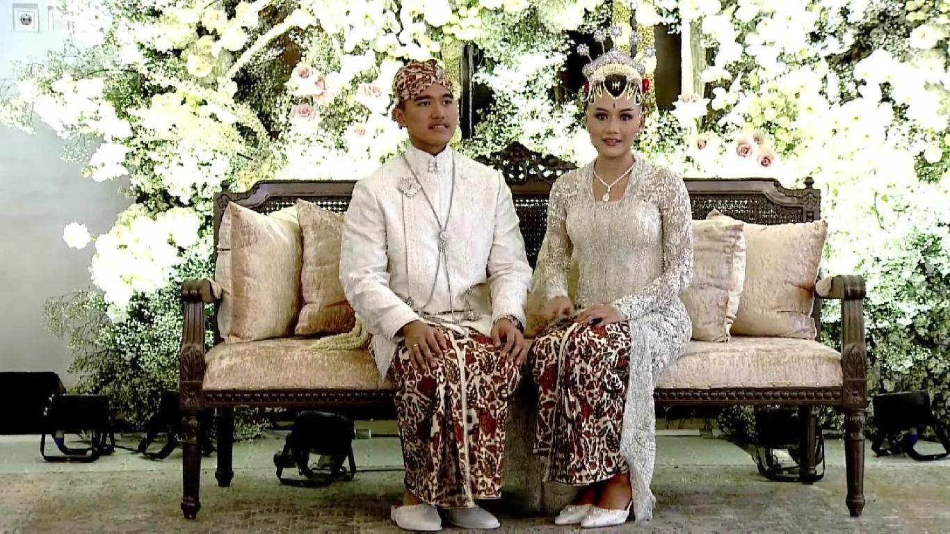 Pada acara akad nikah, Kaesang Pangarep dan Erina Gudono mengenakan baju adat Yogyakarta serba putih. Ternyata ini filosofinya.  