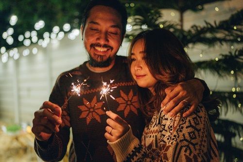 Menjaga keromantisan dalam hubungan pernikahan menjadi hal yang penting. Lantas, apa yang bisa kamu lakukan?