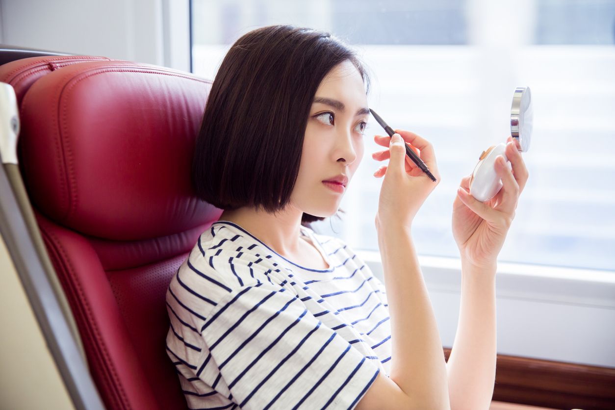 Menjelang libur Natal dan tahun baru, simak rekomendasi makeup awet dan tahan lama dengan harga terjangkau!