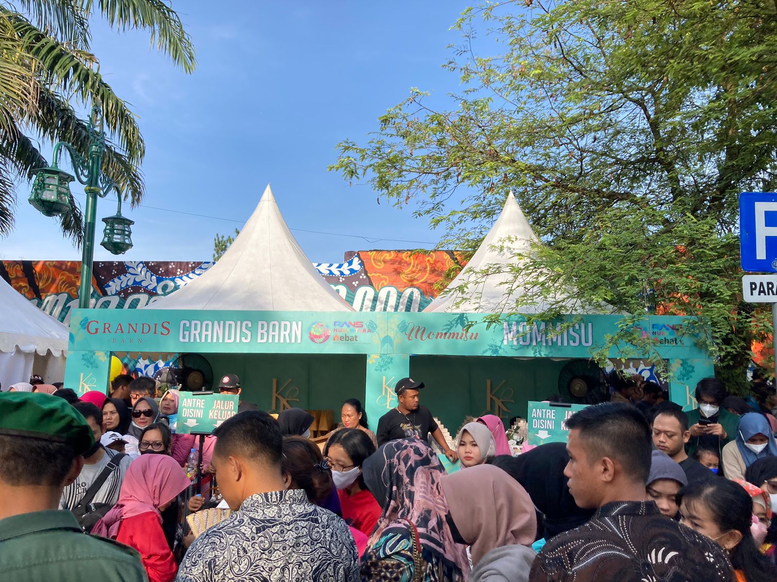 Kawan Puan ingin datang ke festival seperti acara kirab Ngunduh Mantu Kaesang-Erina? Simak tips hemat datang ke festival berikut ini!