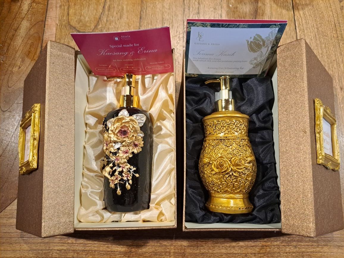 Sejumlah alasan mengapa membagikan souvenir di pernikahan seperti dilakukan di Ngunduh Mantu Kaesang-Erina itu penting.
