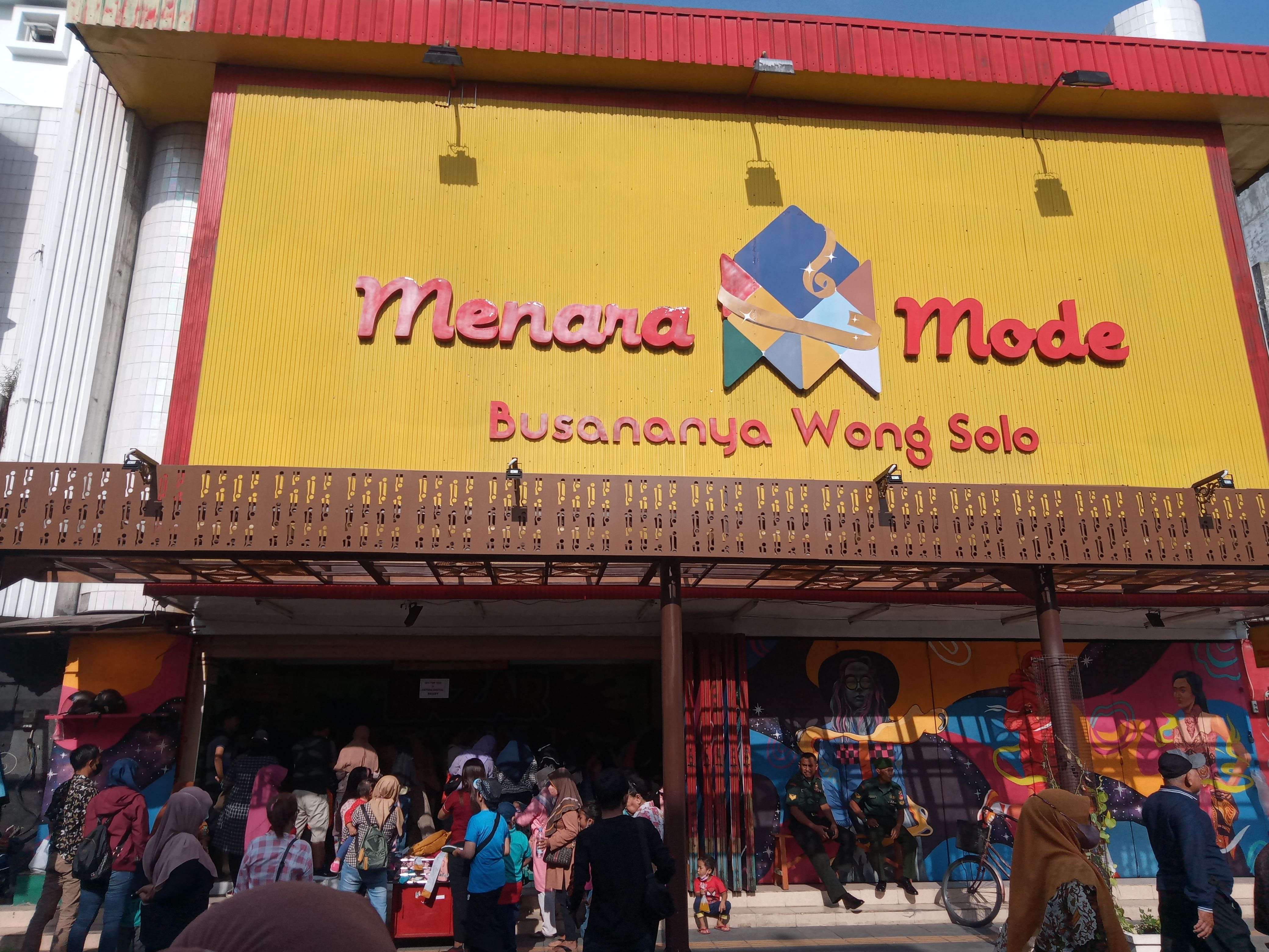 Pedagang serabi dan toko mode di Solo mengaku untung besar saat berjualan di momen Ngunduh Mantu Kaesang-Erina, Minggu (11/12/2022).