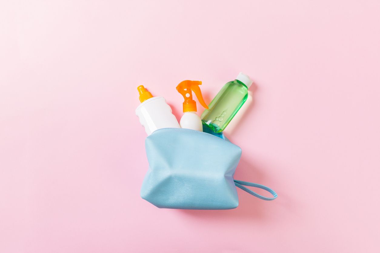 Simple namun tetap efektif merawat kulit selama liburan, intip rekomendasi skincare kemasan travel friendly. Cek selengkapnya!