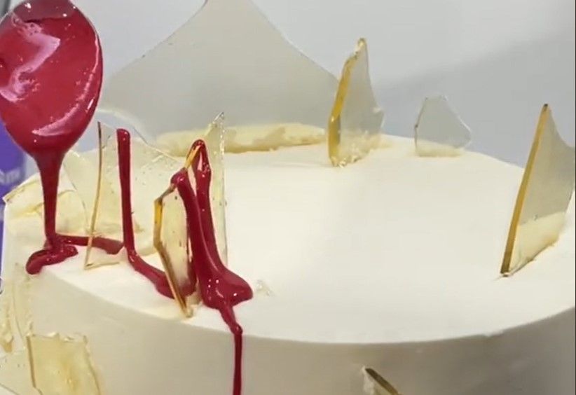 Catat, ini cara membuat kue pecahan kaca, tren kuliner yang populer sepanjang 2022 di Year on TikTok tahun ini.