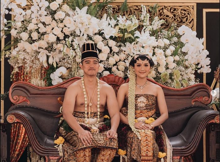Belakangan, Erina Gudono mengungkap perjalanan asmaranya dengan Kaesang Pangarep.
Tepis isu perjodohan.