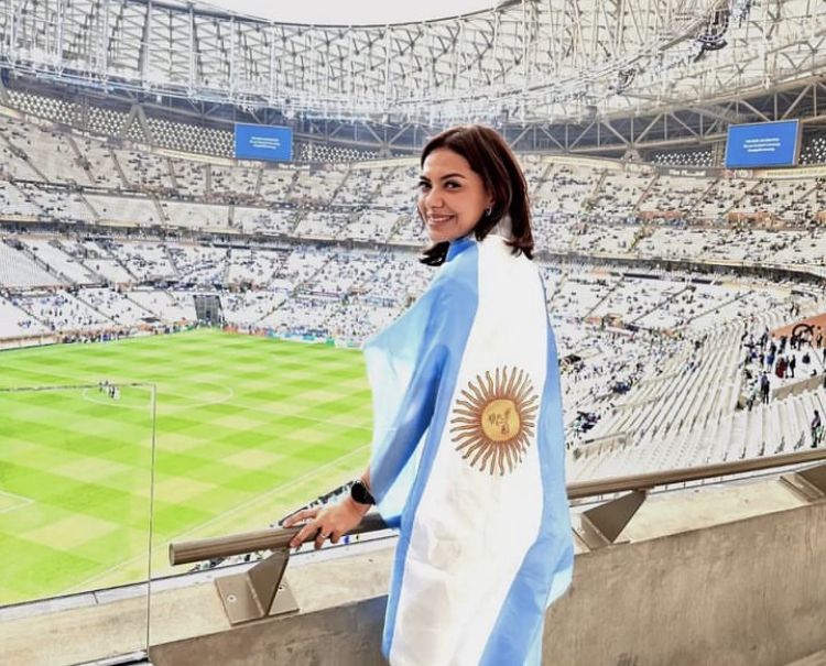 Najwa Shihab jadi saksi kemenangan Argentina di Piala Dunia 2022 dengan nonton langsung di Lusial Iconic Stadium, Qatar.