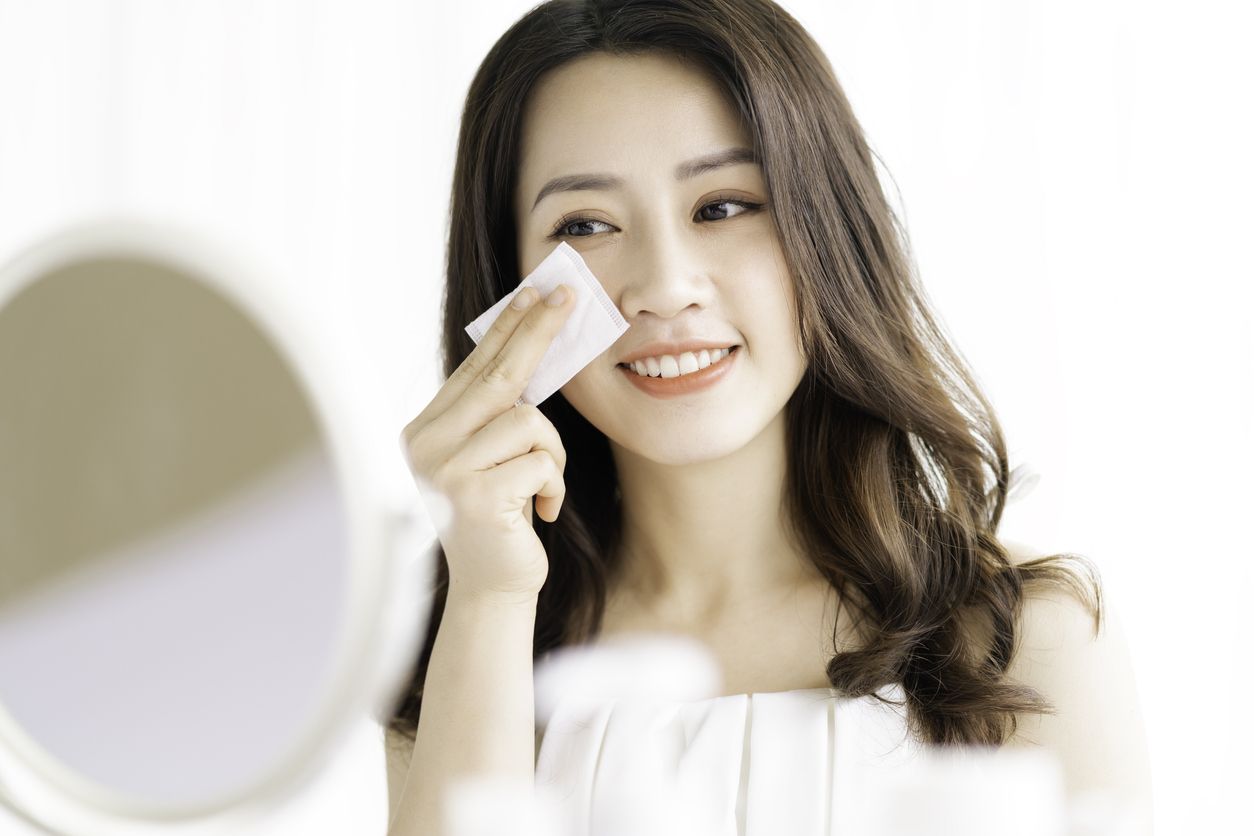 Tak perlu khawatir bulu mata rontok, simak cara mudah membersihkan maskara waterproof. Cek ulasan selengkapnya!