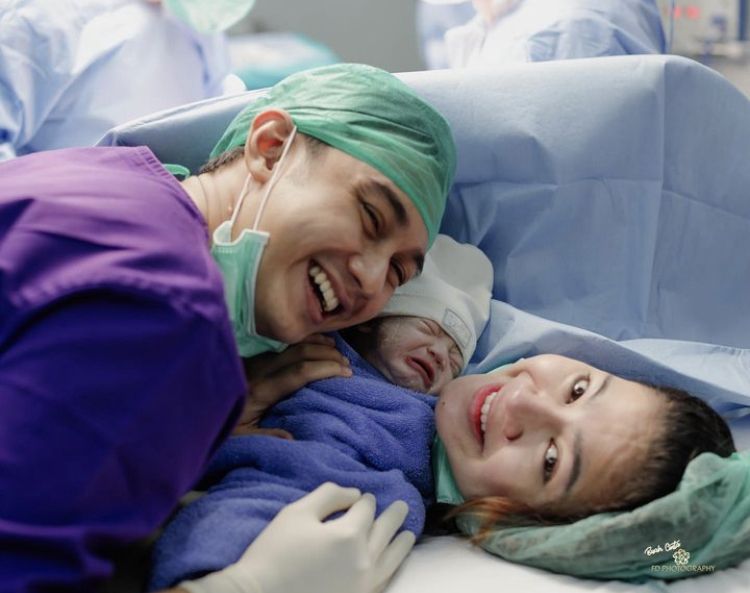 Kabar bahagia datang dari pasangan Felicya Angelista dan Caesar Hito. Pasangan ini tengah berbahagia atas kelahiran anak keduanya.