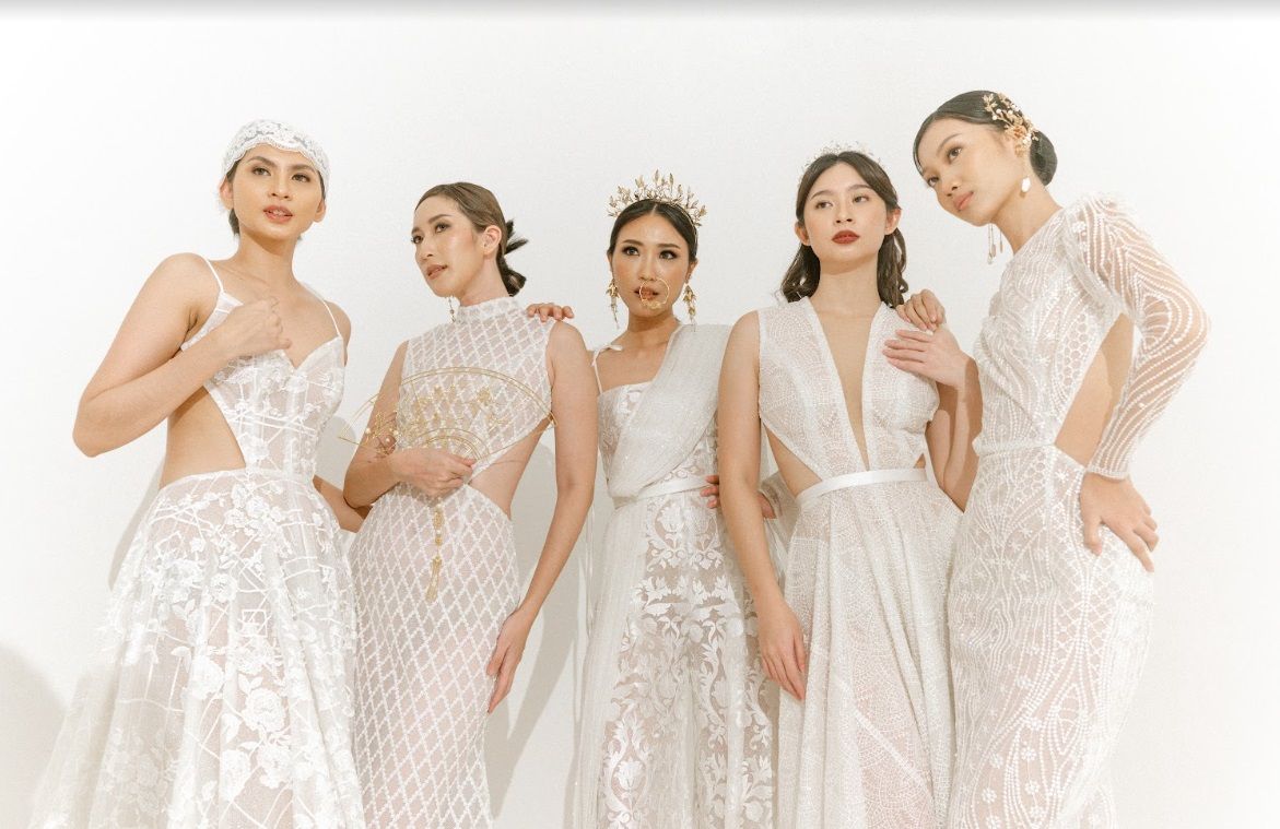 Mulai dari rekomendasi wedding dress dari Bramanta Wijaya hingga outfit ke kantor terfavorit. Ini berita terpopuler sepanjang 2022.
