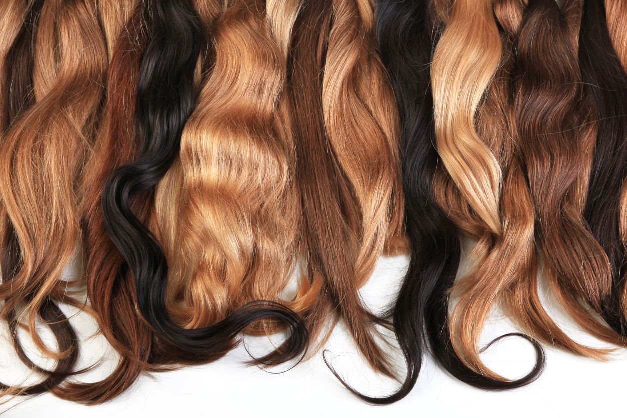 Ingin ubah penampilan rambut di tahun baru tanpa harus potong? Coba pakai hair extension. Kenali dulu jenis-jenisnya.