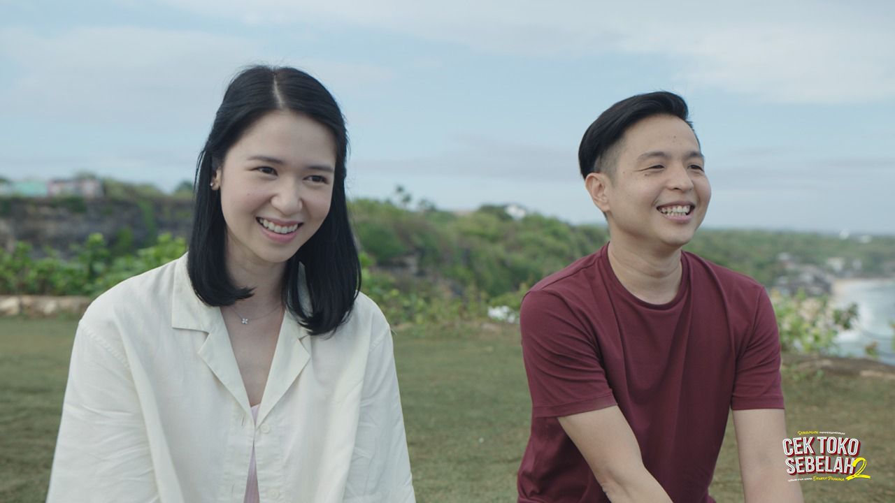 Intip sinopsis film Cek Toko Sebelah 2 karya Ernest Prakasa dan Meira Anastasia dengan bintang utama Laura Basuki yang tayang di momen Hari Ibu 2022.
