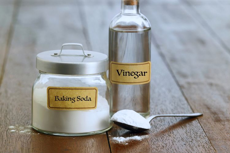 Sama-sama sering digunakan sebagai campuran pembersih rumah, ternyata baking soda dan cuka tidak baik jika dicampur? Ini penjelasannya!