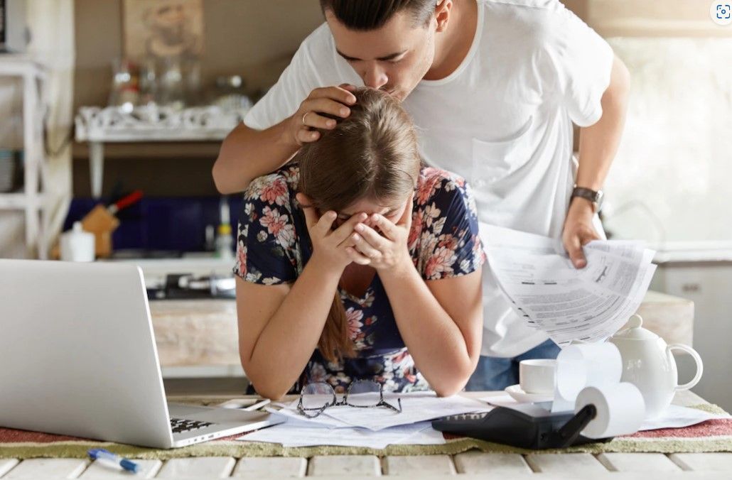 Mommy burnout merupakan kondisi di mana seorang ibu kelelahan secara fisik dan mental. Dokter dan psikolog ungkap cara mengatasinya.