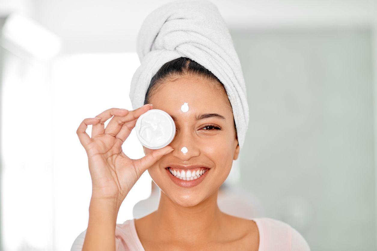 Tampilan wajah belang sering menjadi masalah saat pakai tone up cream, simak cara tepat pemakaian tone up cream berikut ini!