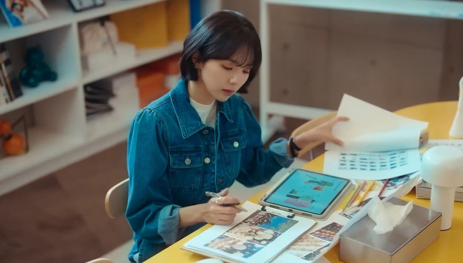 Dalam The Fabulous, Chae Soo Bin memerankan  karakter Pyo Ji Eun yang berprofesi sebagai fashion marketeer. Seperti apa profesi di drakor tersebut?