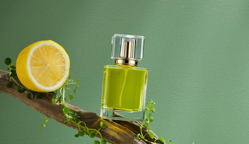 Aroma wewangian jenis tertentu ternyata bisa membantu meningkatkan konsentrasi hingga daya ingat. Sangat bagus untuk sambut 2023 yang lebih produktif.