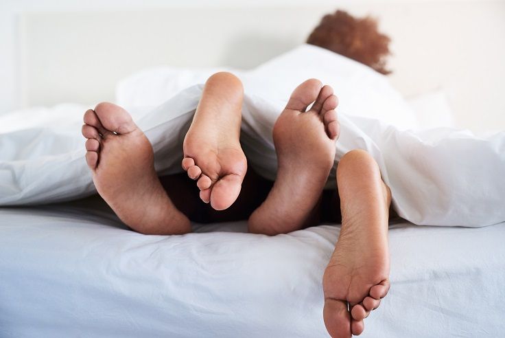 Tiga tips yang bisa kamu gunakan saat menggunakan standing sex position dalam hubungan suami istri.
Apa saja?