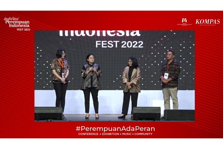 Ketua DPR RI Puan Maharani dan Menteri Pemberdayaan Perempuan dan Perlindungan Anak (PPPA) I Gusti Ayu Bintang Darmawati dalam acara Inspirasi Perempuan Indonesia Fest 2022 di Jakarta. 