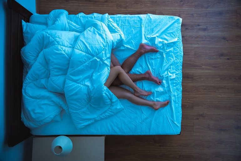 Perempuan perlu tahu berbagai risiko melakukan hubungan intim, apalagi jika frekuensinya terlalu sering!
