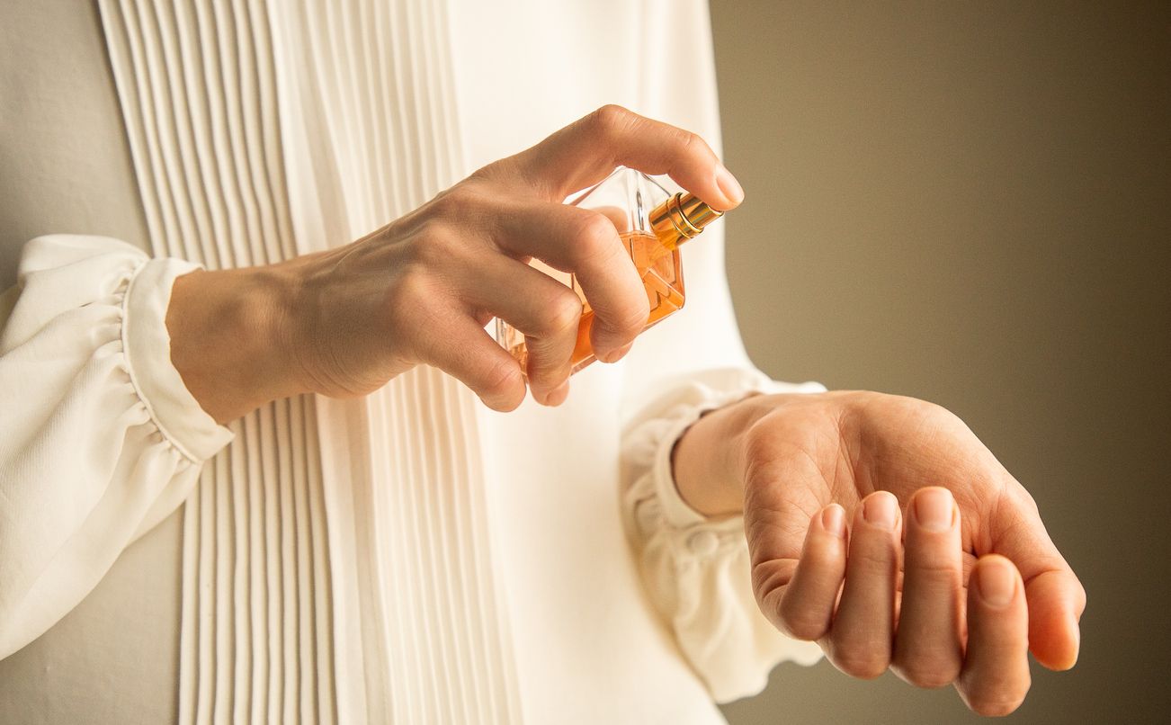 Berbeda pada setiap individu, faktanya aroma parfum dapat dipengaruhi oleh jenis kulit seseorang. Simak ulasan selengkapnya!