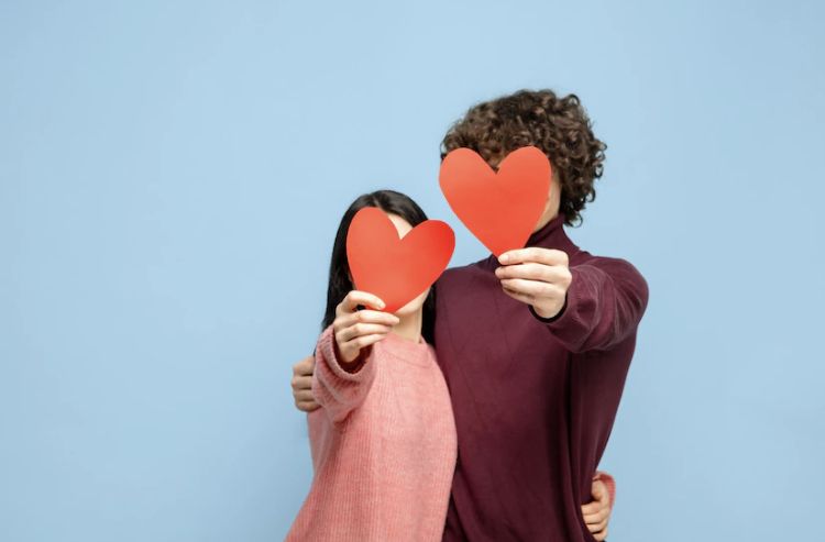 Ini dia 10 kata-kata romantis Bahasa Inggris  dan artinya.
Dijamin bikin pasangan klepek-kelepek.
Simak!