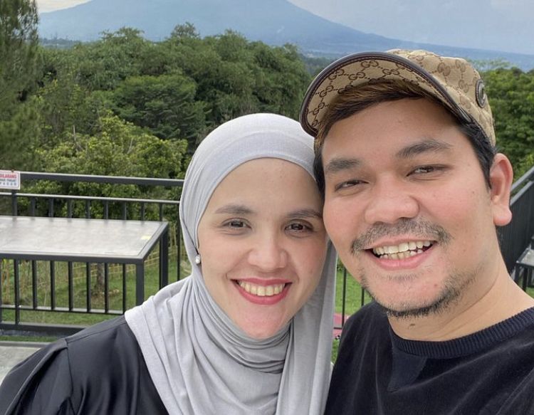 Masih dalam perawatan intensif, Aldila Jelita buka donasi untuk bantu biaya perawatan Indra Bekti yang alami pendarahan otak usai terjatuh.
