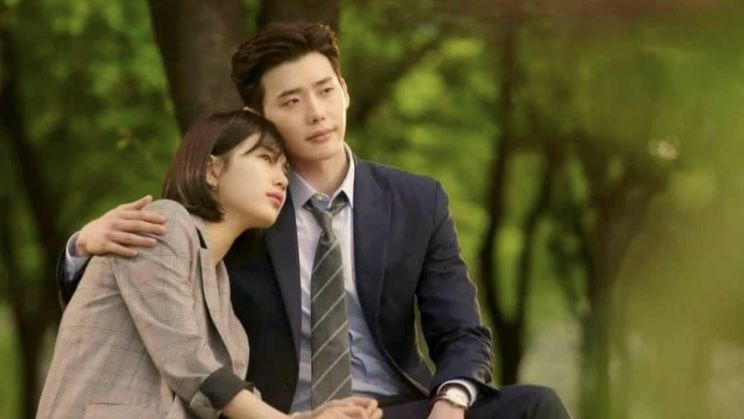 Ramai diperbincangkan publik, berikut ini rekomendasi series Lee Jong Suk.
Ada drakor While You Were Sleeping.