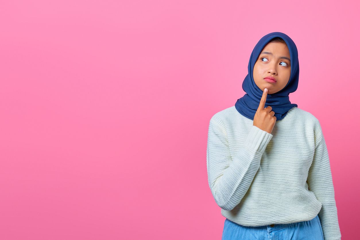 Berikut penyebab perempuan yang menggunakan hijab rentan mengalami masalah rambut rontok, simak selengkapnya!