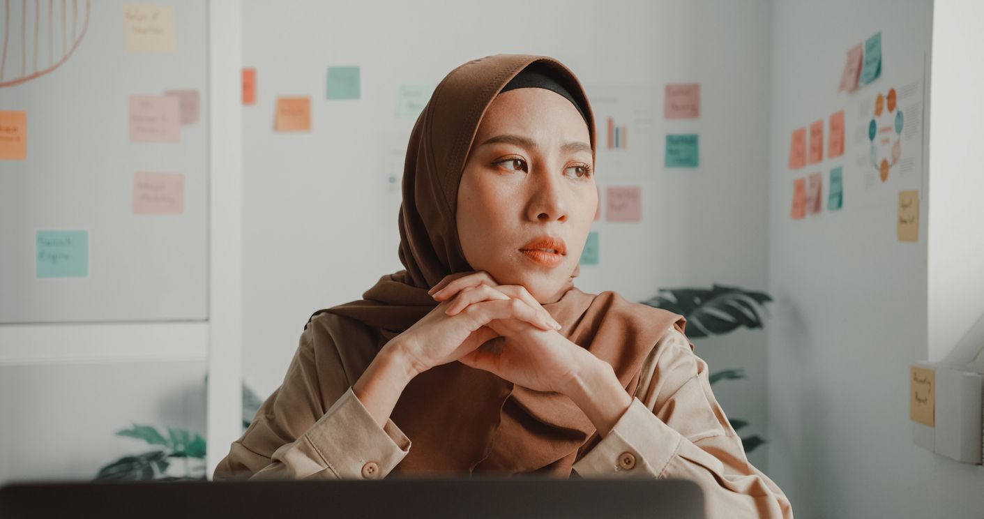 Apa dan siapa penyebab rasa insecure perempuan dengan diri sendiri? Ahli komunikasi digital beri penjelasan dan cara menghadapinya.